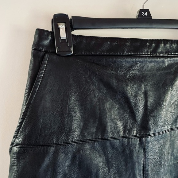 Zara Basic Black Vegan Leather Skirt sz M - Picture 6 of 9